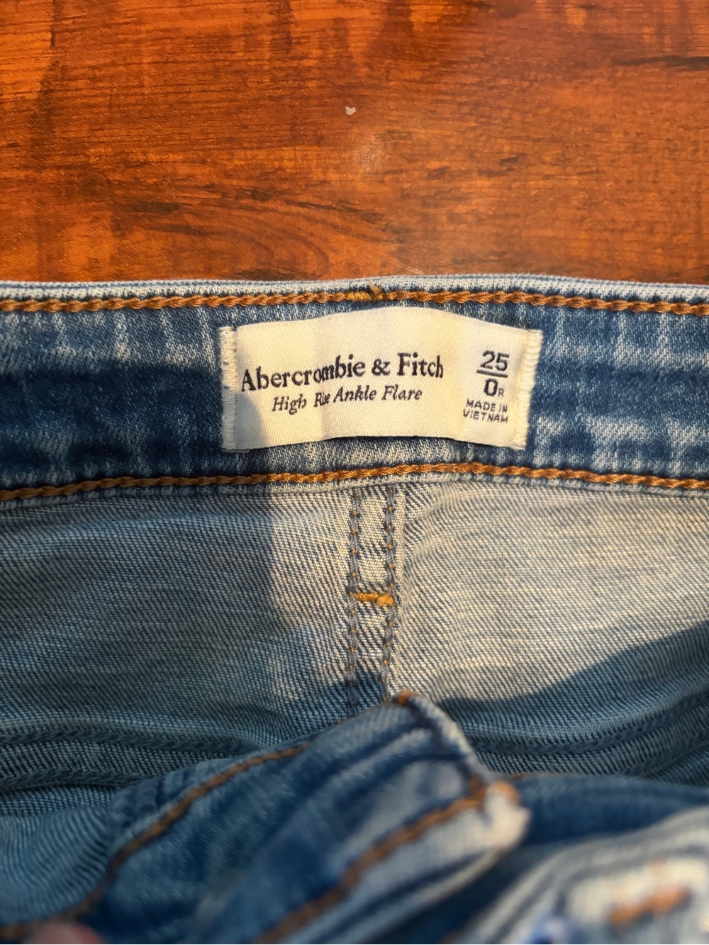Abercrombie & Fitch High Rise Ankle Flare Jeans | Size 25 - Picture 3 of 3